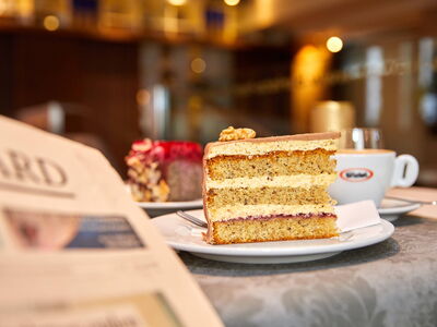 /assets/images/4/gastronomiefotografie-schaerding-barista-cafe-kuchen-99brtw5e8ewdqjx.jpg