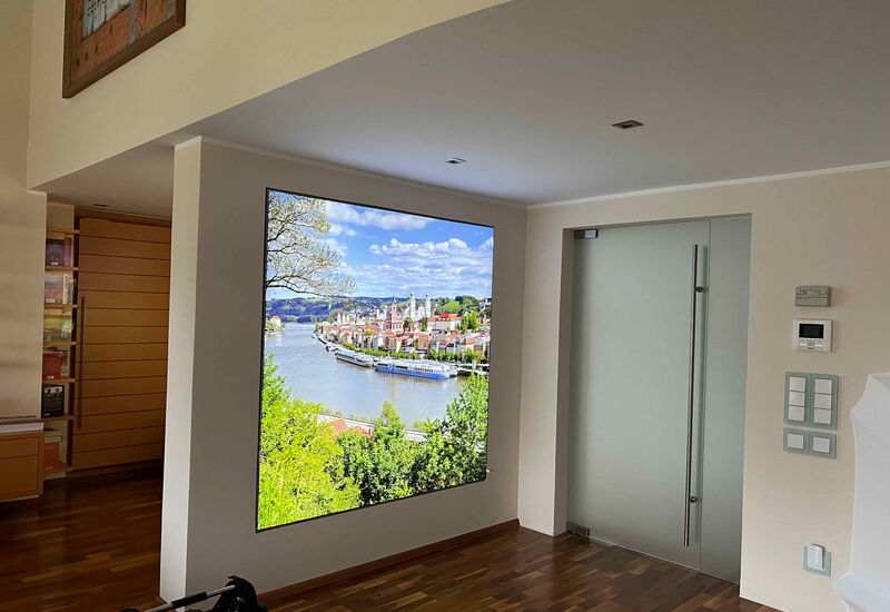 Leuchtkasten von Werbung am Inn für ein Privathaus im Bezirk Schärding