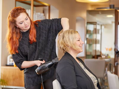 /assets/images/a/werbung-am-inn-fotografie-friseurteam-ingeborg_13-mzz9jg3pre9jjfn.jpg