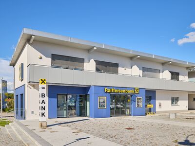 /assets/images/a/werbungaminn-fotografie-raiffeisenbank-region-schaerding-75-6940argh3h1j069.jpg