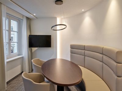 /assets/images/a/werbungaminn-fotografie-raiffeisenbank-schaerding-12-3977fc81.jpg