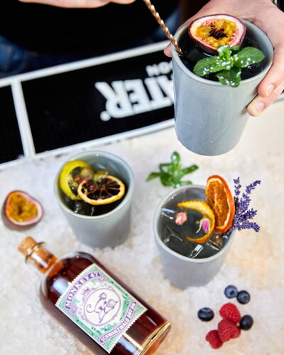 /assets/images/g/werbung-am-inn-gastronomiefotografie-barista-cocktails-26-efwpx524azz5ryn.jpg