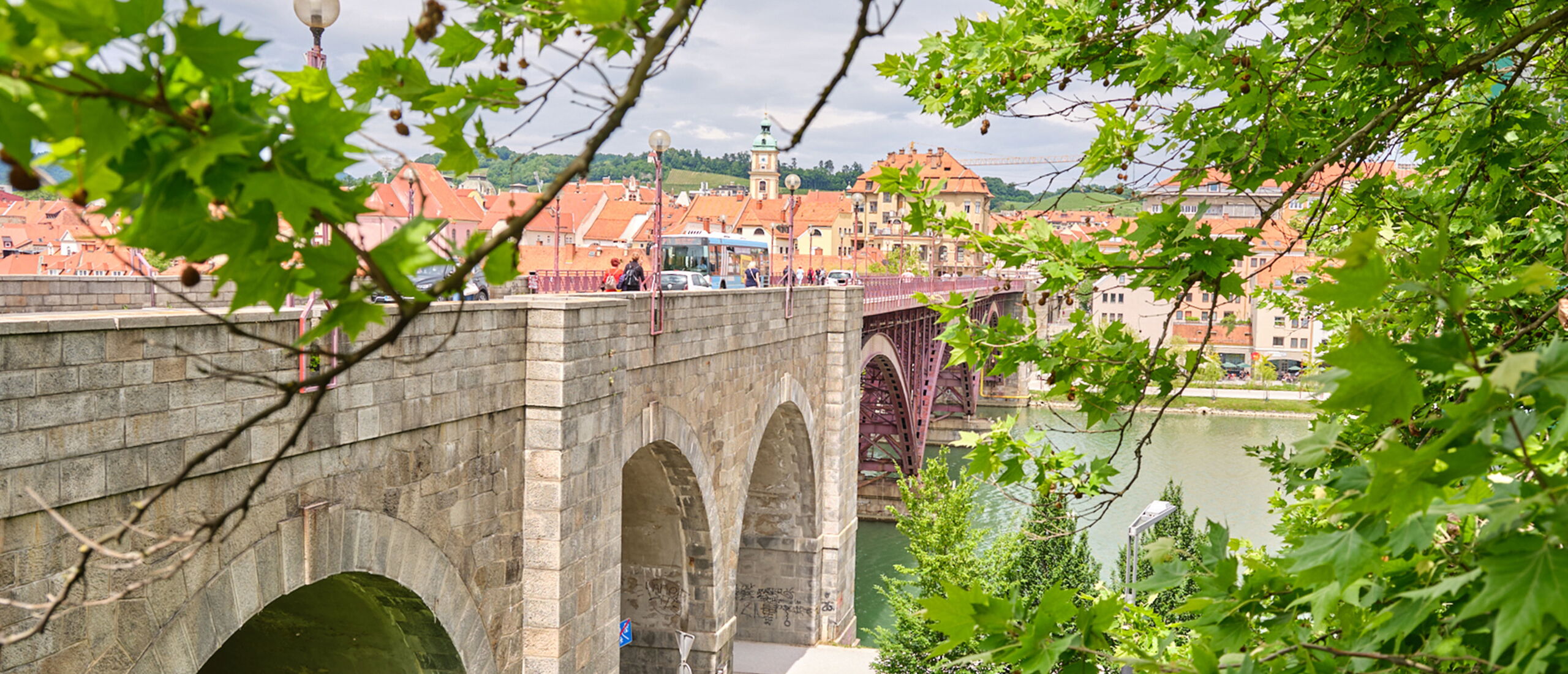 /assets/images/m/architekturfotografie-werbung-am-inn-bruecke-qvn54n7mbvngg7a.jpg