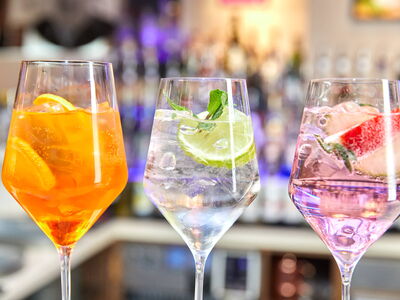 /assets/images/m/werbung-am-inn-gastronomiefotografie-barista-cocktails-28-w84hnrfb62s5tsf.jpg