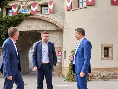 /assets/images/n/werbungaminn-imagefotografie-raiffeisenbank-schaerding-29-ddmeamcw3fnt5b9.jpg