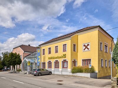 /assets/images/p/werbungaminn-fotografie-raiffeisenbank-region-schaerding-81-kwjdz1t1n297dvs.jpg