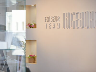 /assets/images/s/werbung-am-inn-fotografie-friseurteam-ingeborg_14-xfggbq45xynhemv.jpg