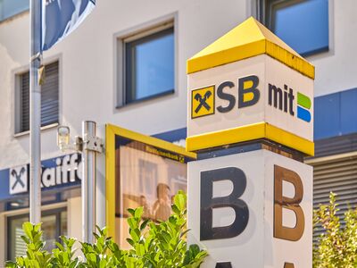 /assets/images/t/werbungaminn-fotografie-raiffeisenbank-region-schaerding-59-mdb9q5t6tb7hmwr.jpg