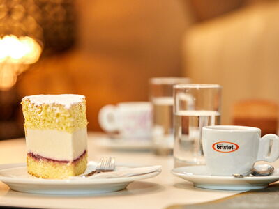 /assets/images/x/werbung-am-inn-fotografie-barista-07-f27cc4nhg4axm38.jpg