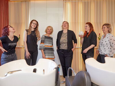 /assets/images/x/werbung-am-inn-fotografie-friseurteam-ingeborg_10-4d6f09x2epgwaj5.jpg
