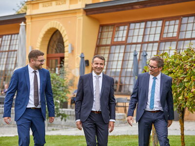 /assets/images/z/werbungaminn-imagefotografie-raiffeisenbank-schaerding-16-nf5hbqw2jf3edv3.jpg